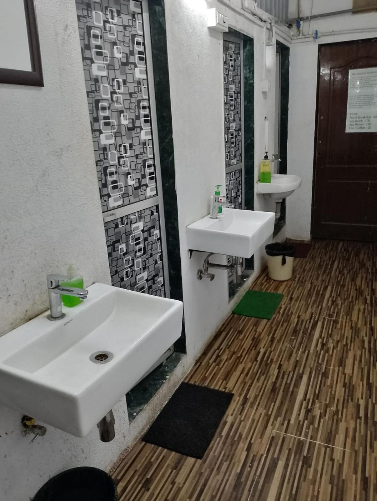 Bapuji Dormitory Hostel Bombay Extérieur photo